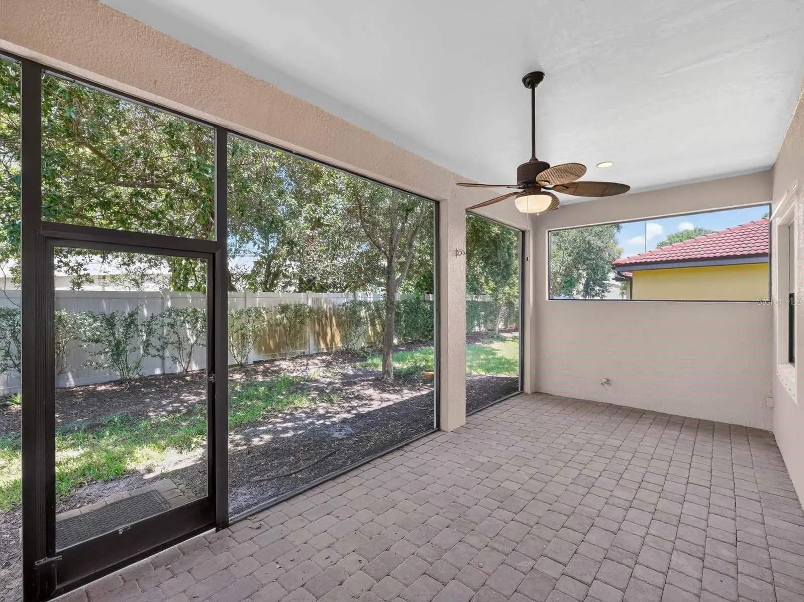 1093 BLUFFWOOD DR