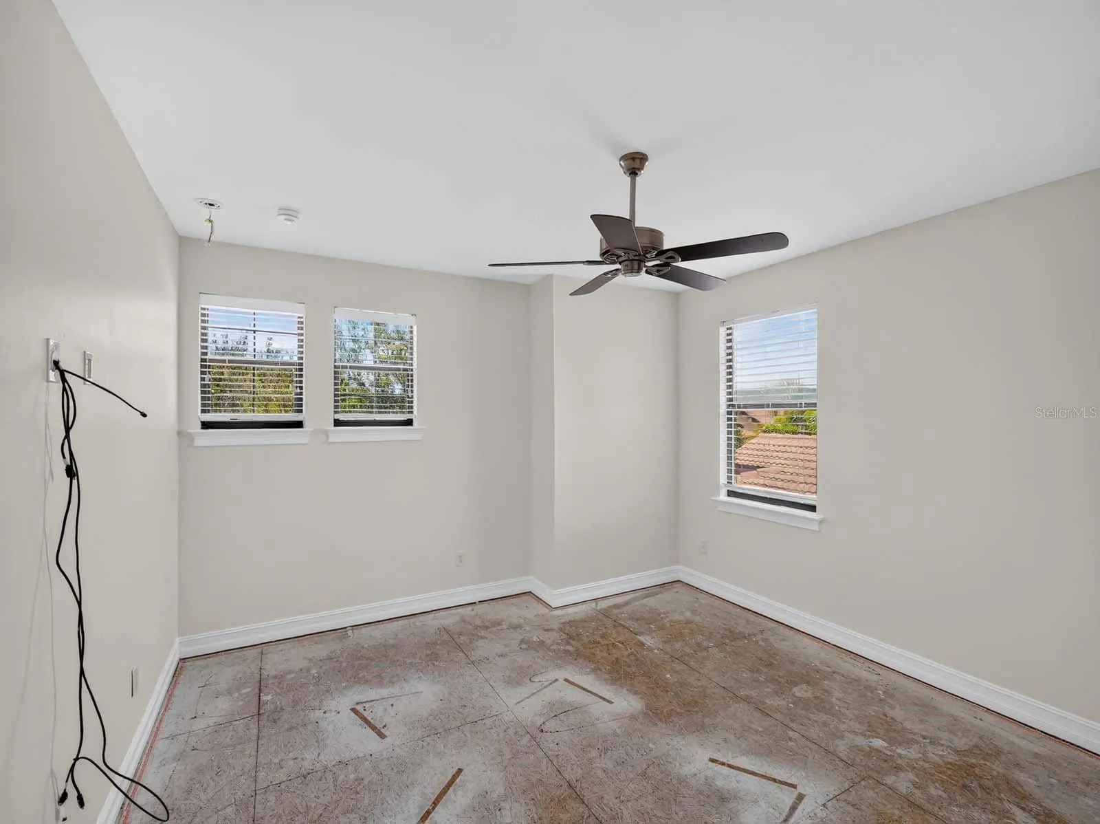 1093 BLUFFWOOD DR