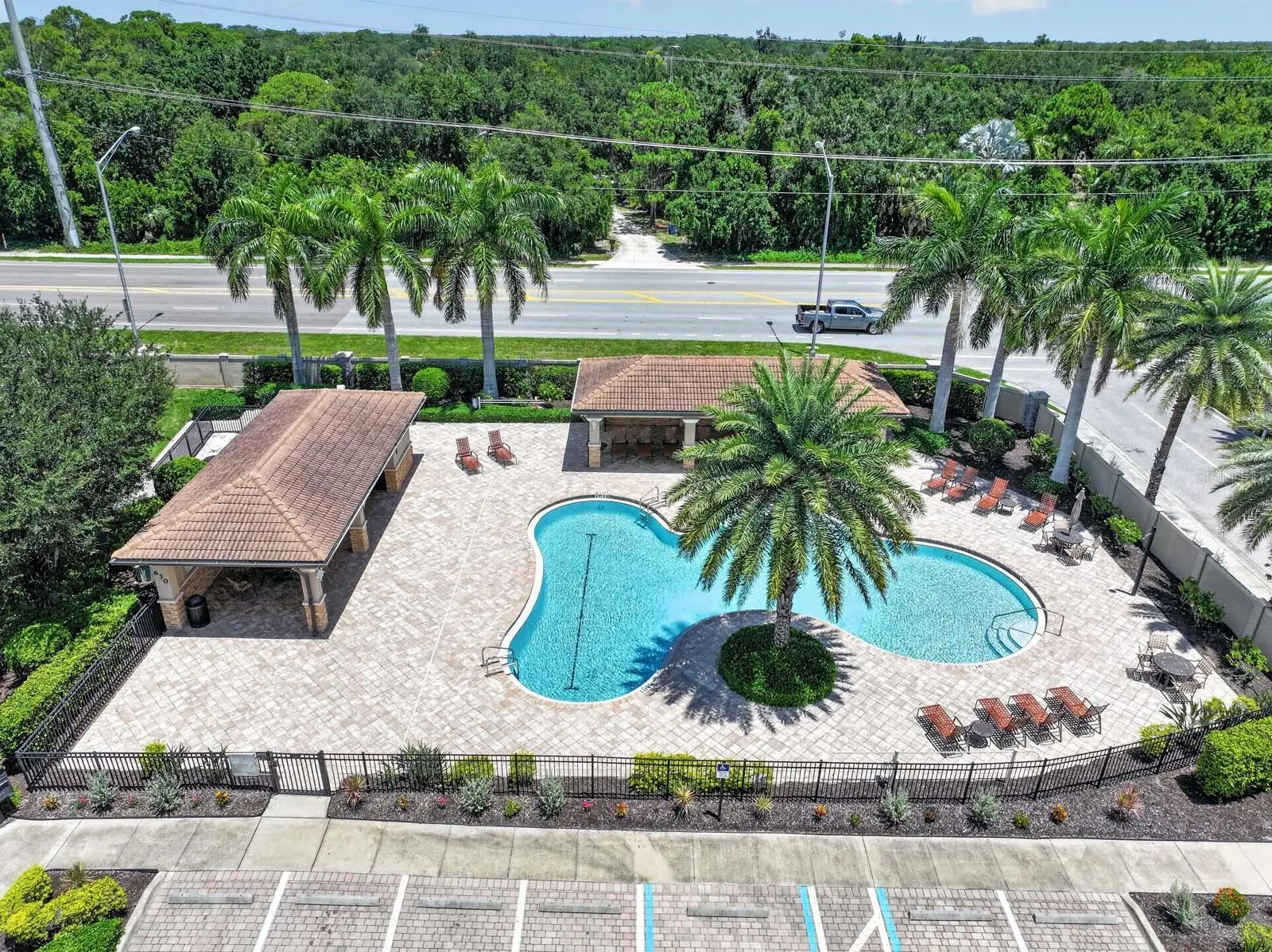 1093 BLUFFWOOD DR