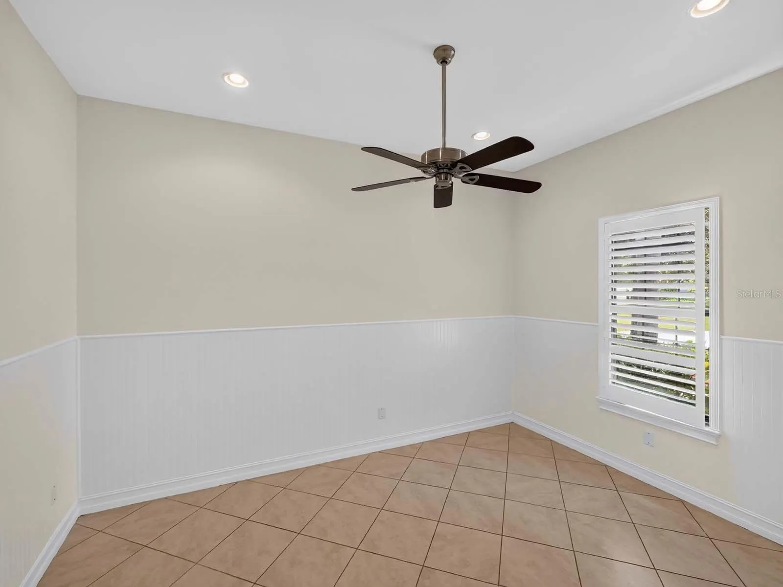 1093 BLUFFWOOD DR