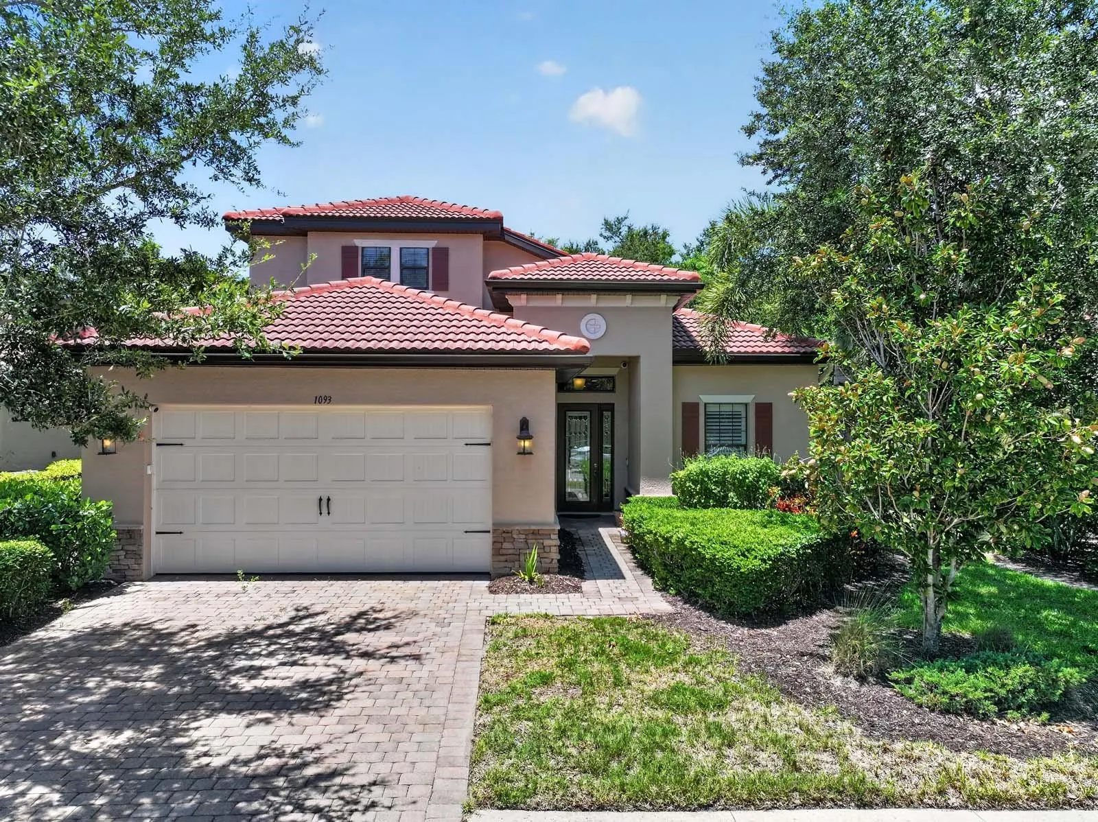 1093 BLUFFWOOD DR