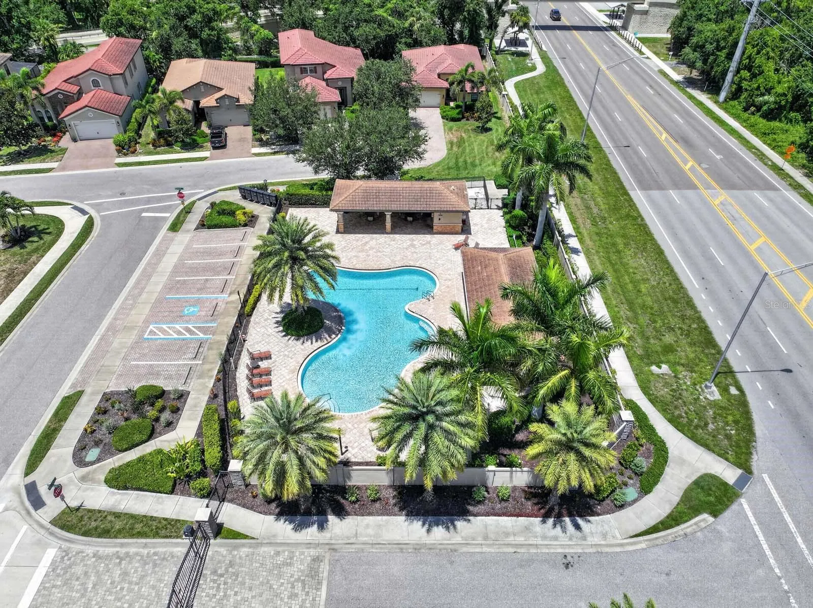 1093 BLUFFWOOD DR