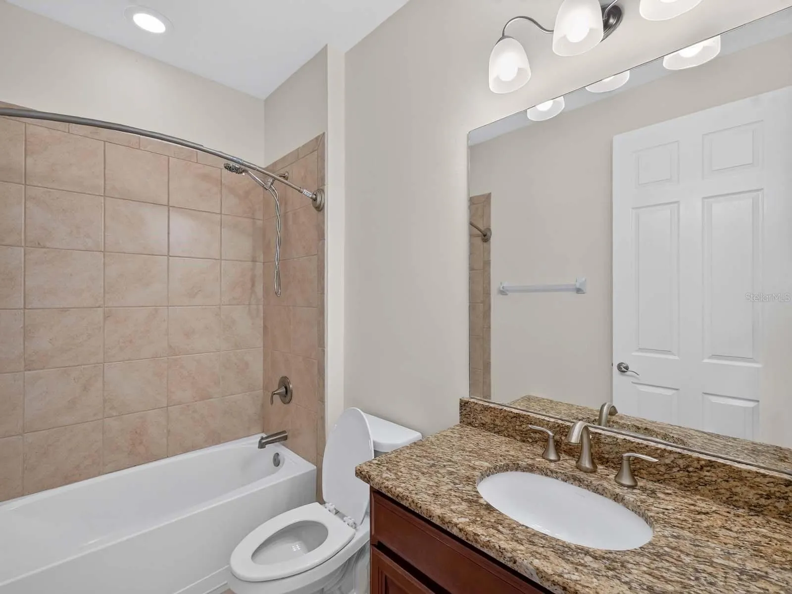 1093 BLUFFWOOD DR