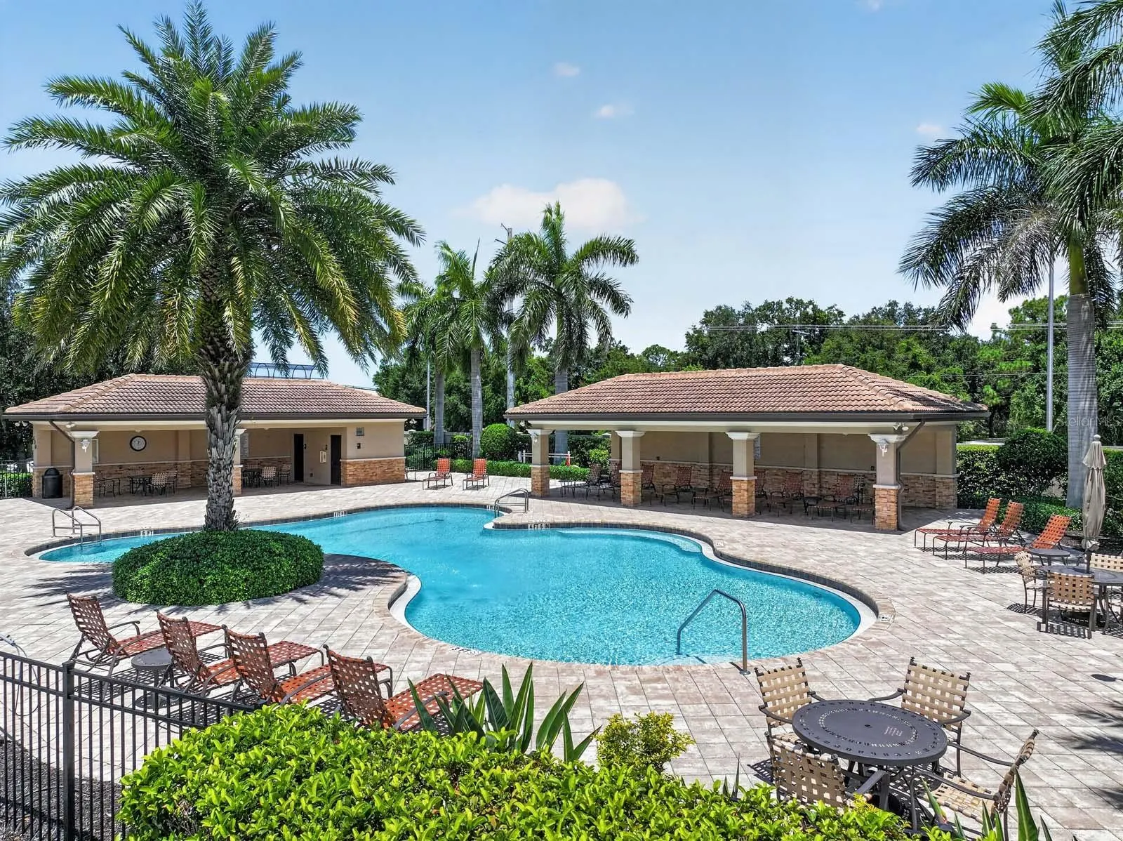 1093 BLUFFWOOD DR
