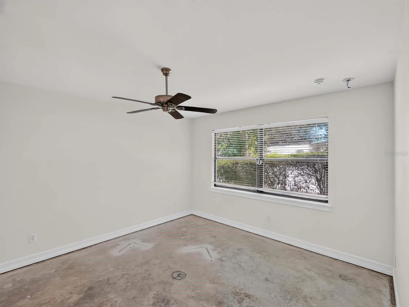 1093 BLUFFWOOD DR