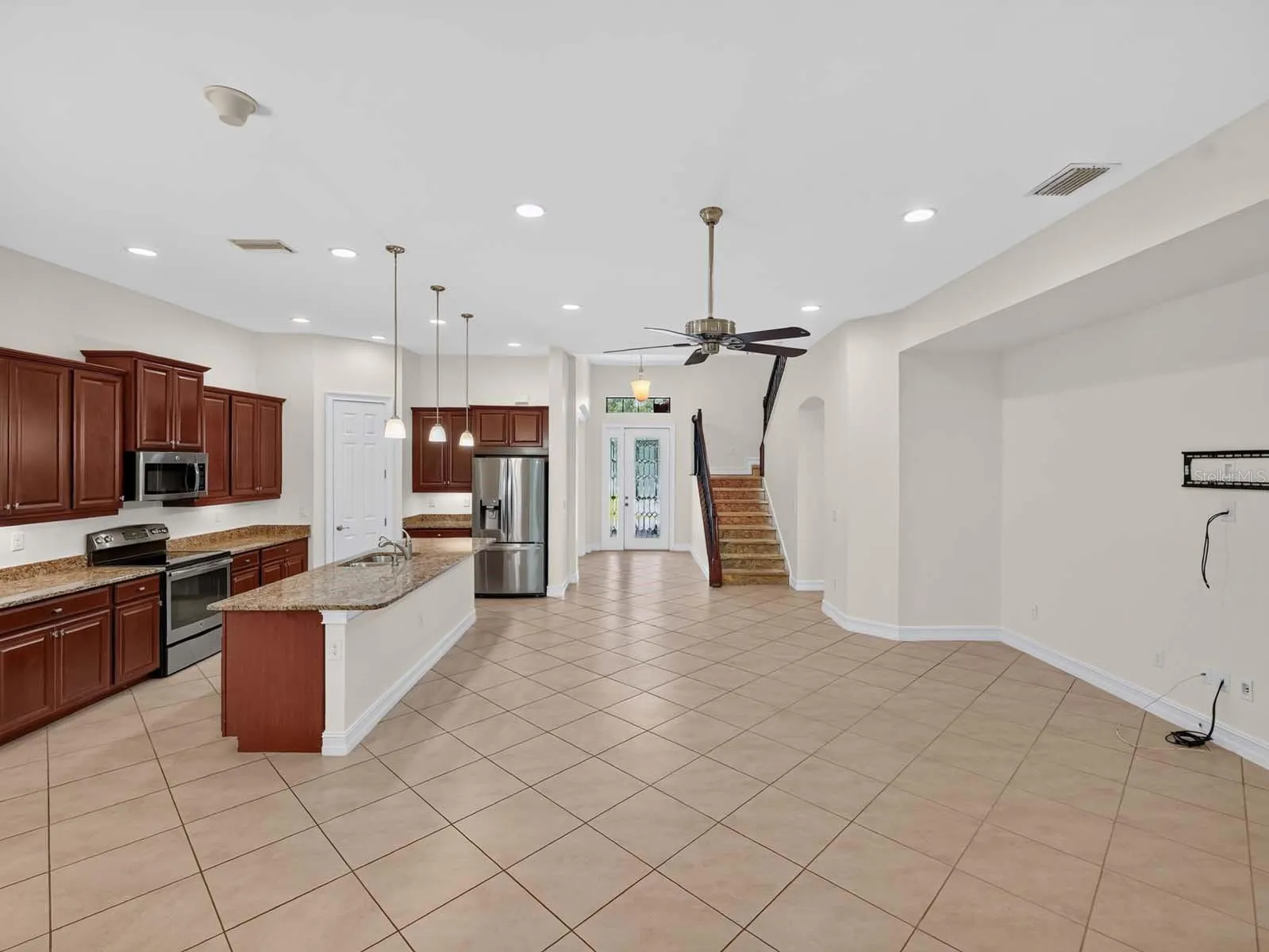 1093 BLUFFWOOD DR