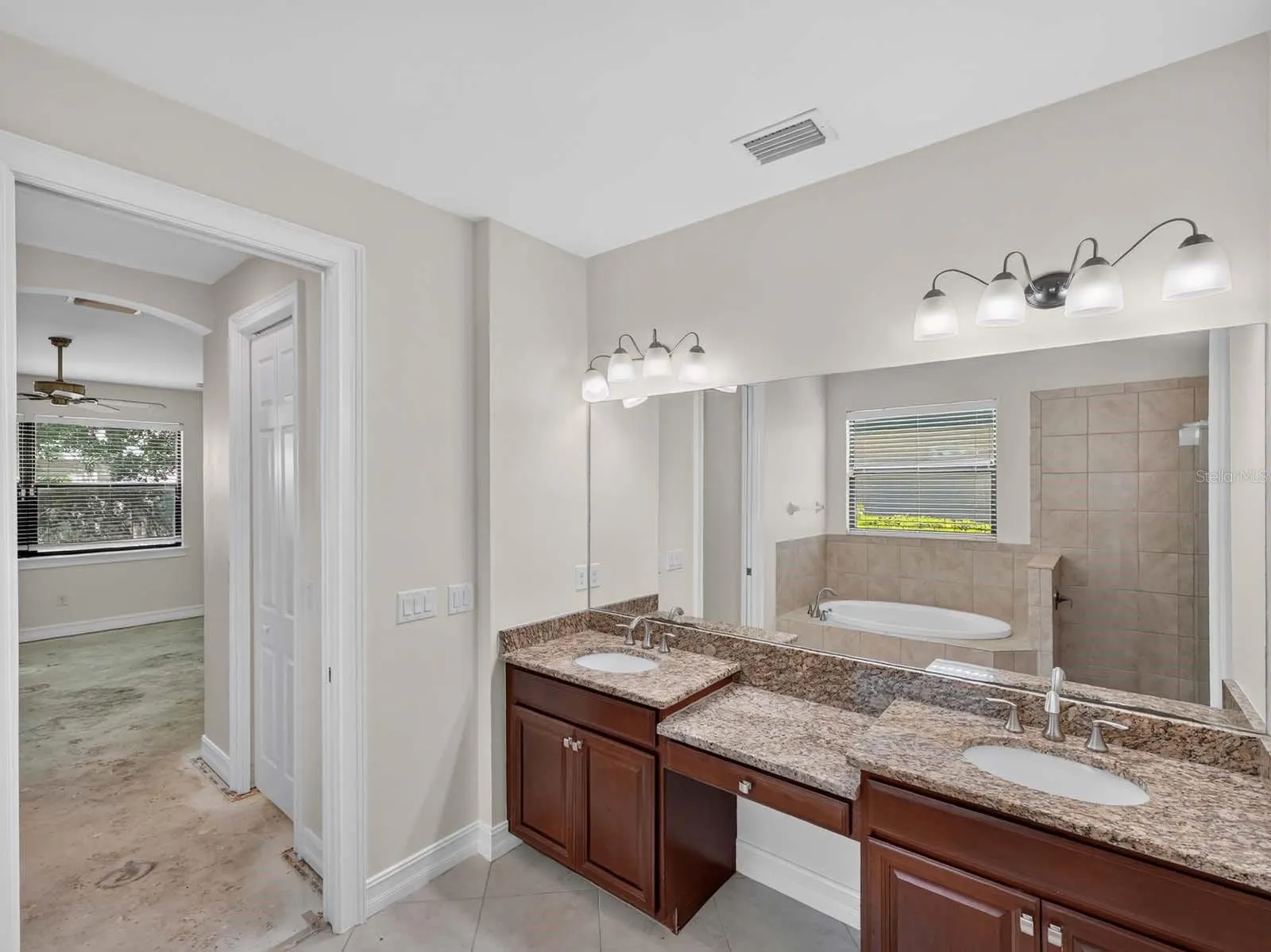1093 BLUFFWOOD DR