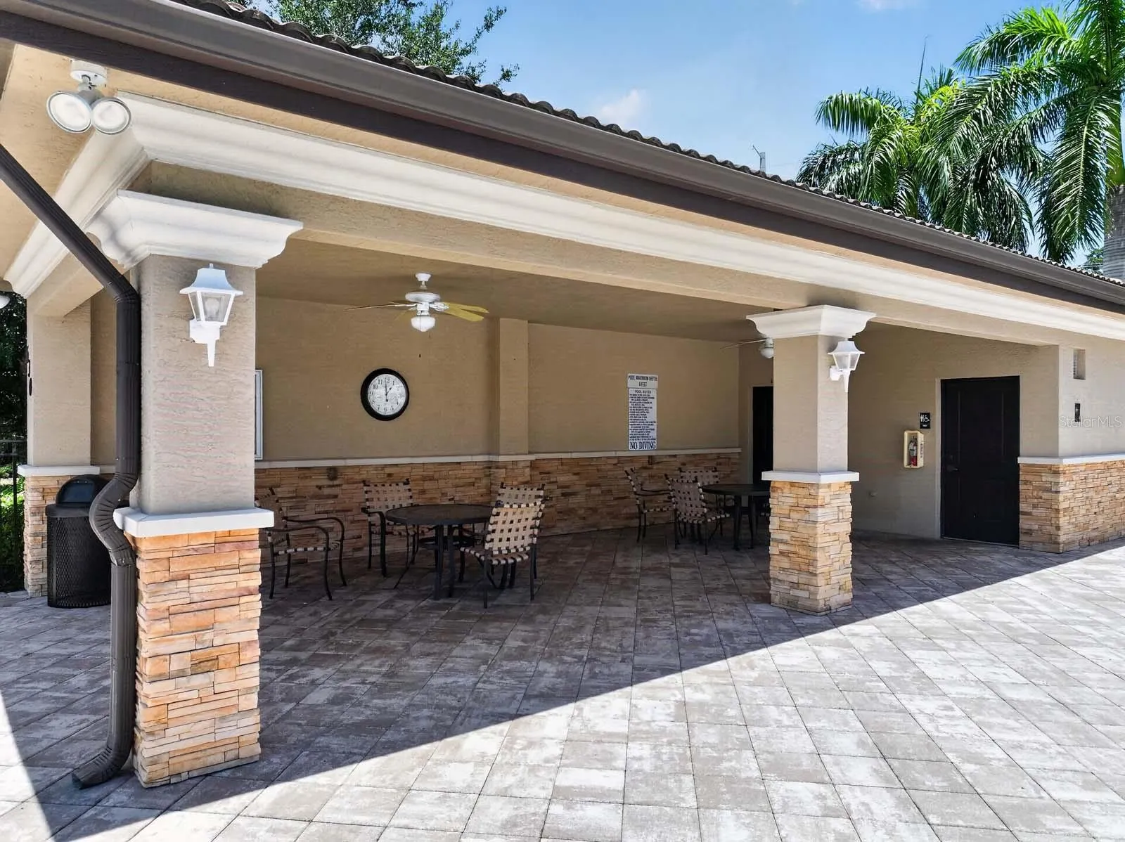1093 BLUFFWOOD DR