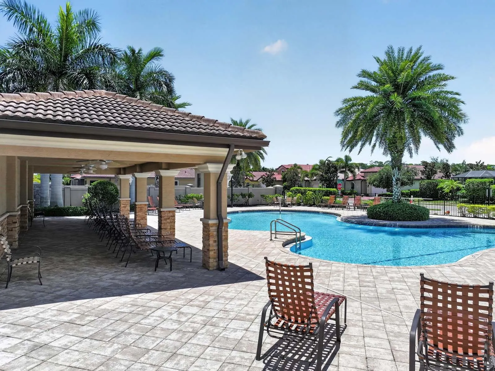 1093 BLUFFWOOD DR