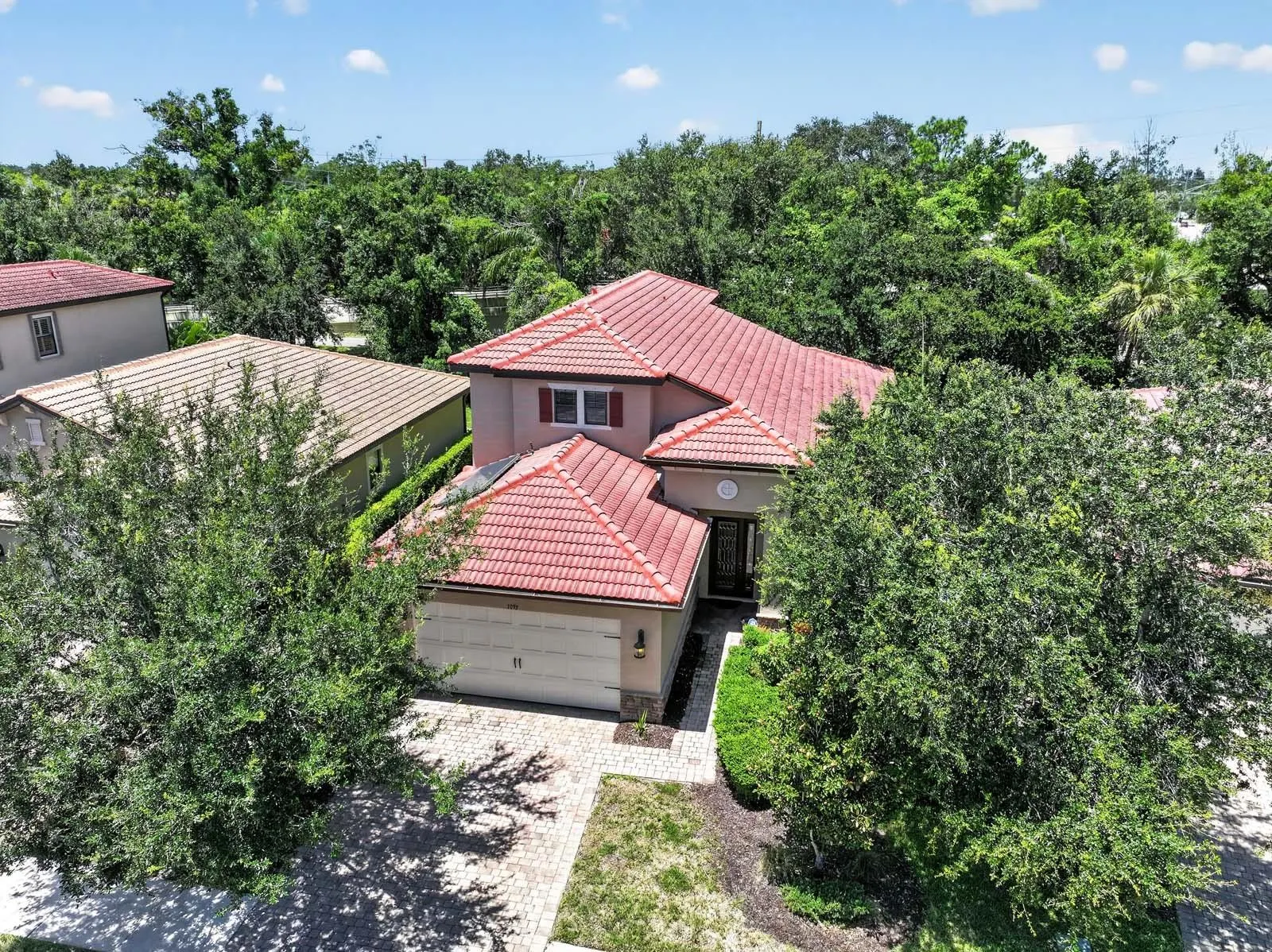 1093 BLUFFWOOD DR