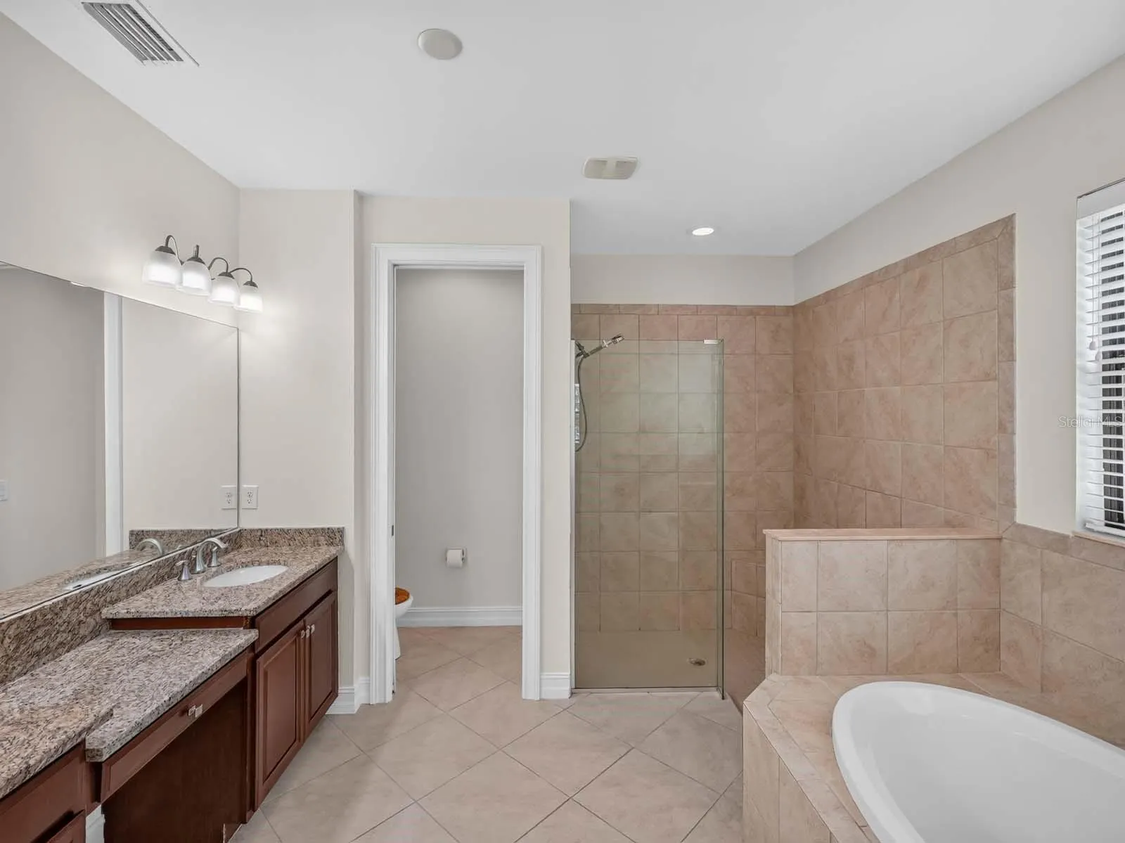 1093 BLUFFWOOD DR