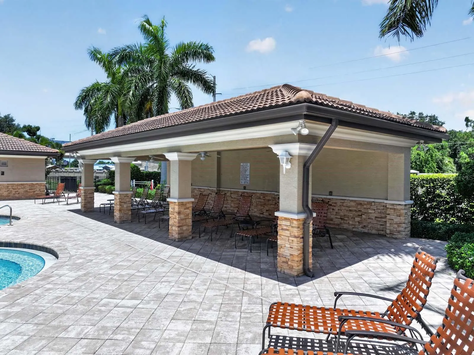 1093 BLUFFWOOD DR