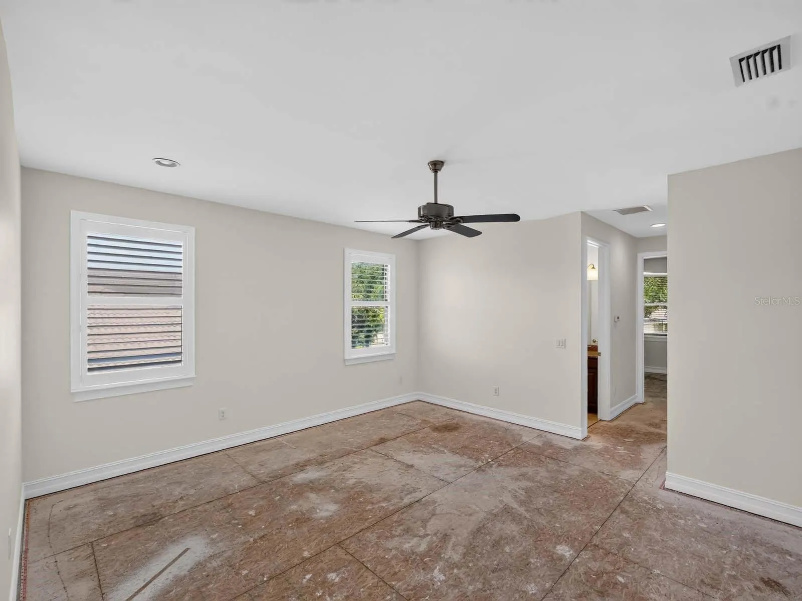 1093 BLUFFWOOD DR