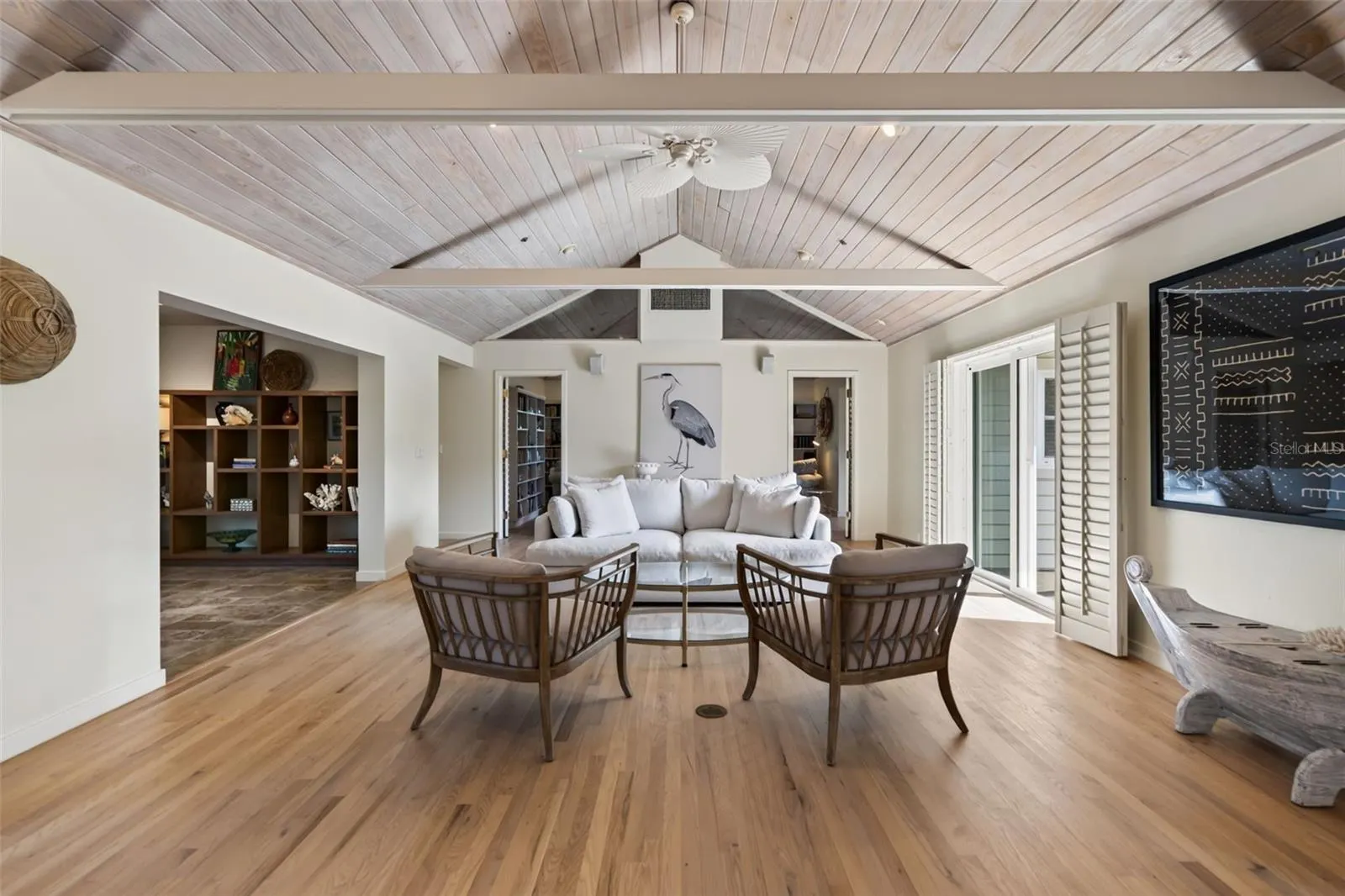 677 LANDS END DR