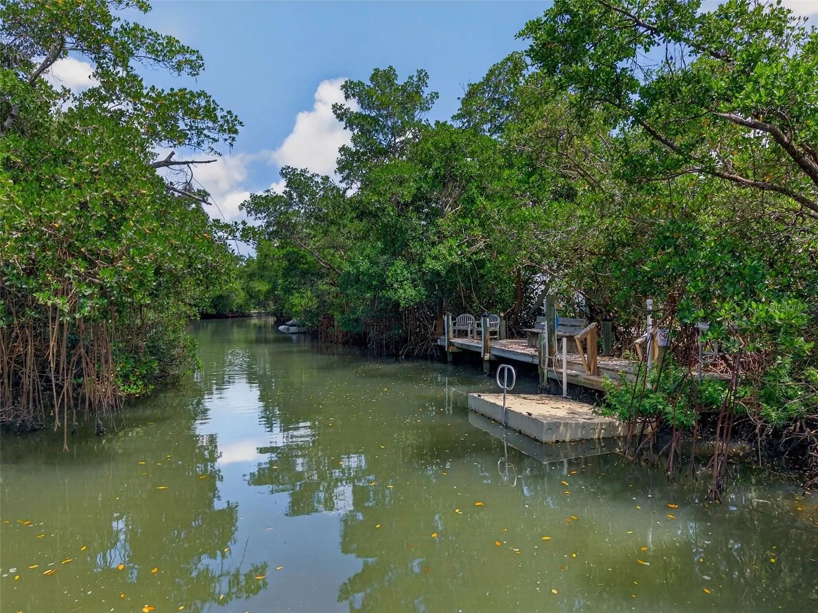 677 LANDS END DR