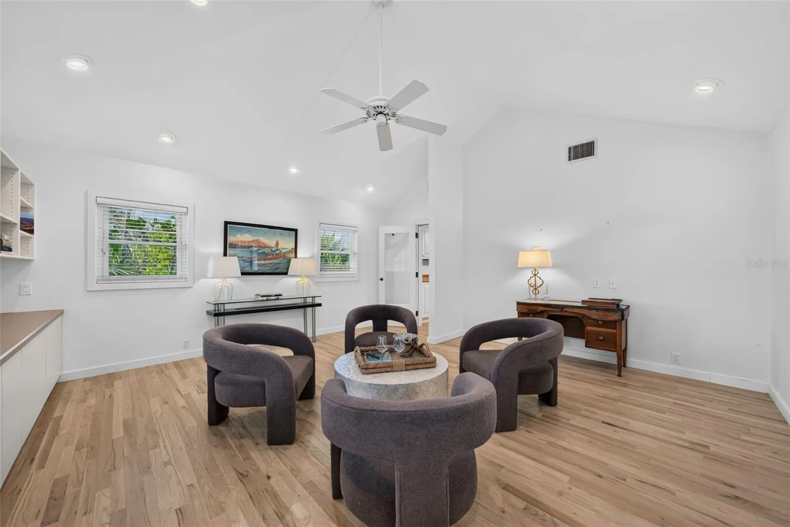 677 LANDS END DR