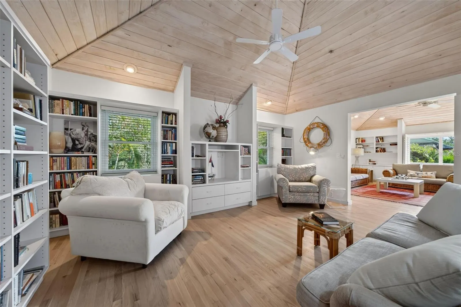 677 LANDS END DR