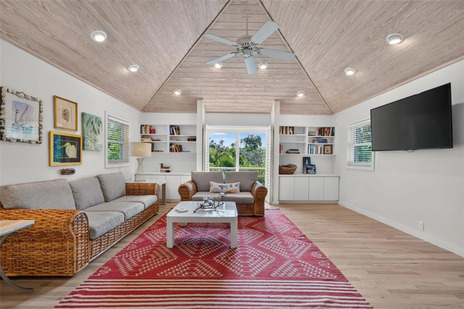 677 LANDS END DR