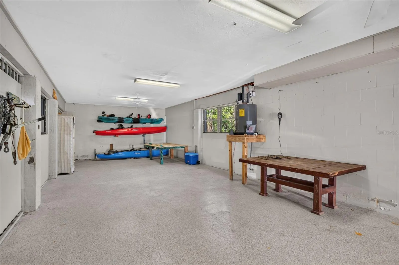 677 LANDS END DR