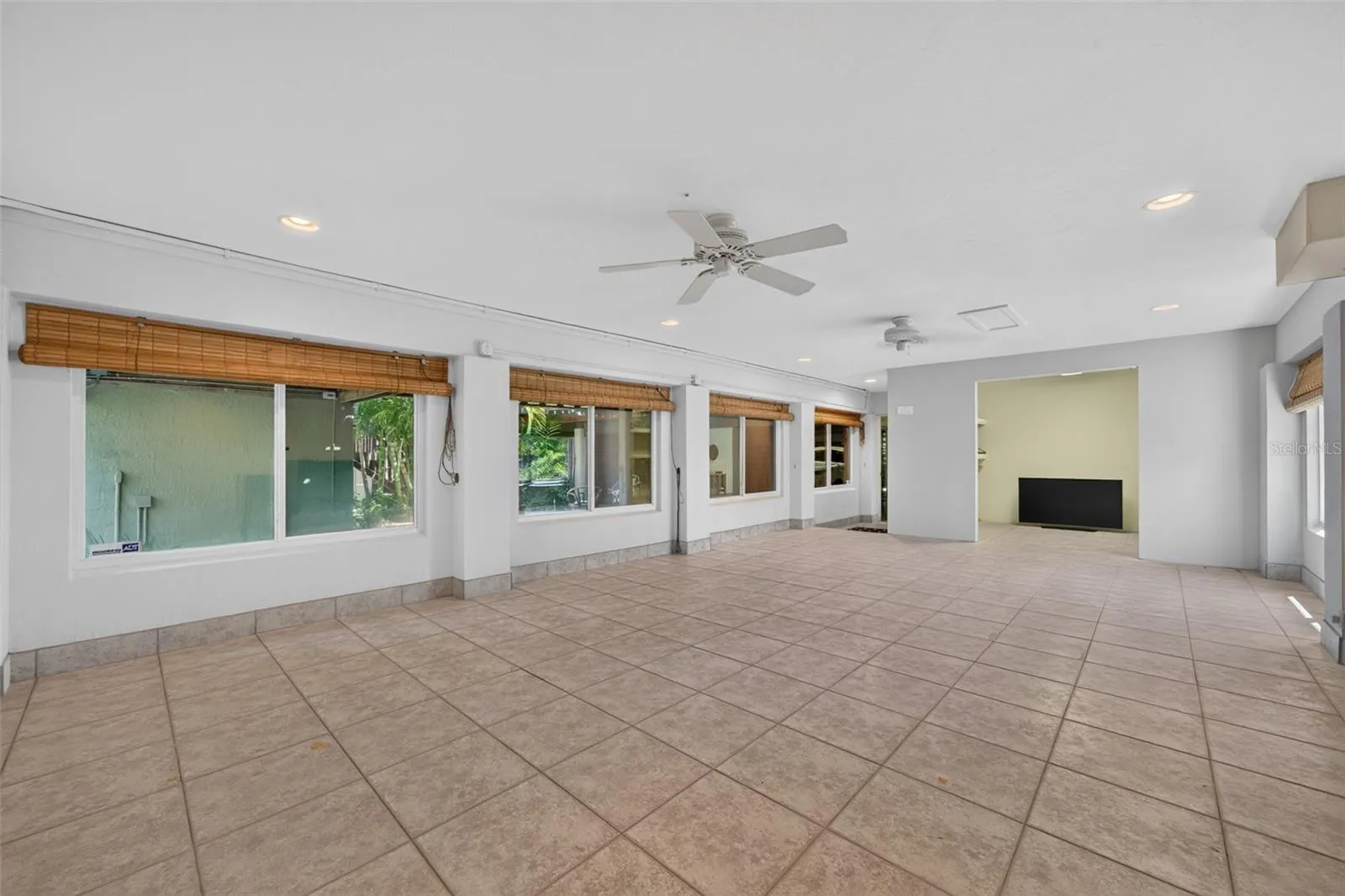 677 LANDS END DR