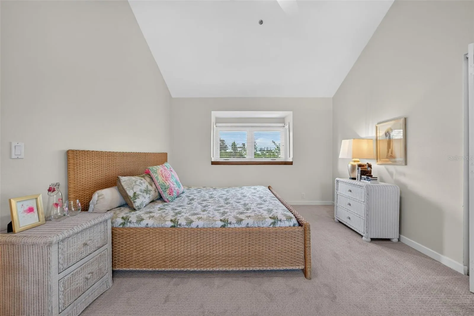 677 LANDS END DR