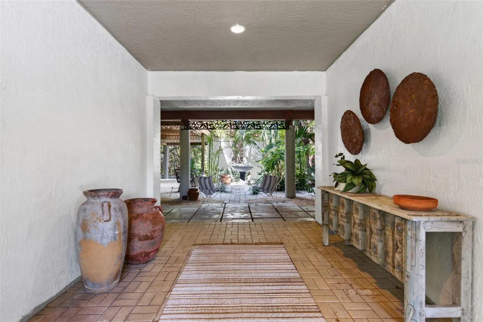 677 LANDS END DR