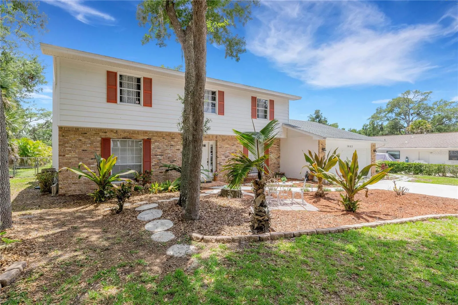 1603 PECAN ST