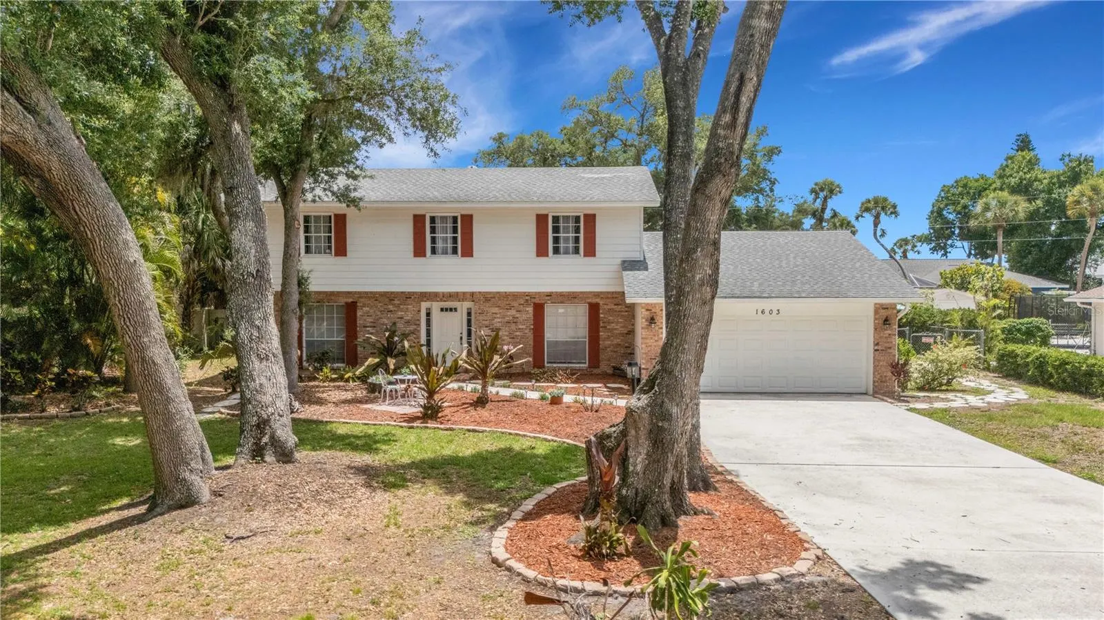 1603 PECAN ST