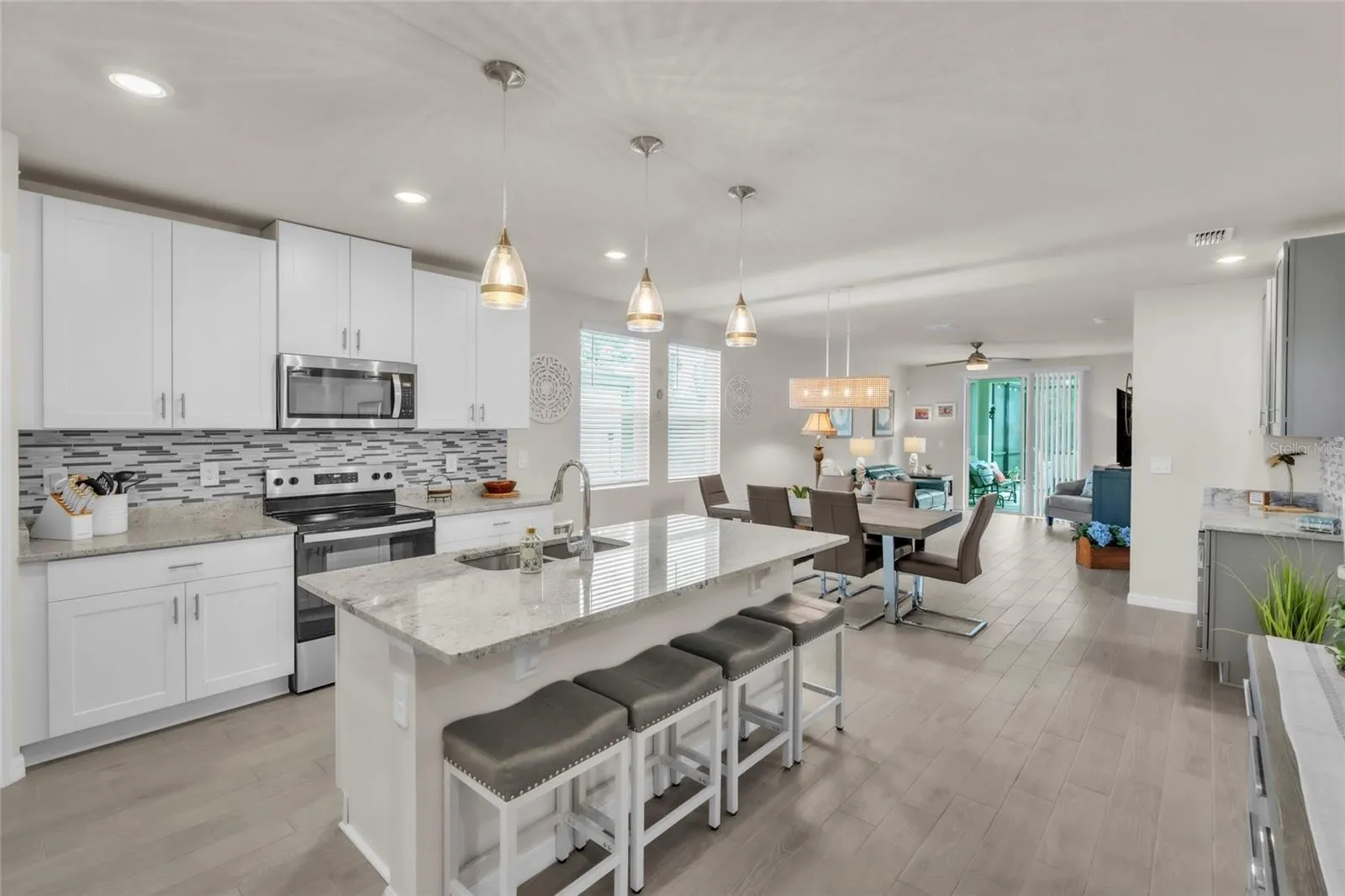 152 LAZY SHORE DR