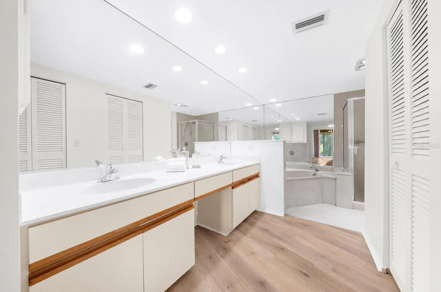 7306 GOLF POINTE CIR