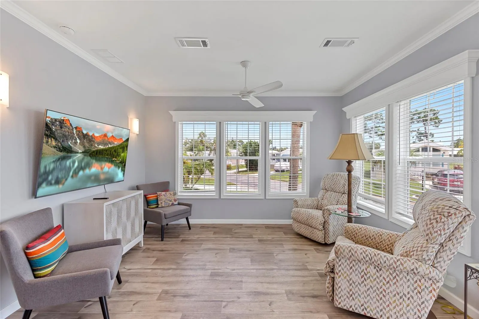 44 CROWN POINT DR