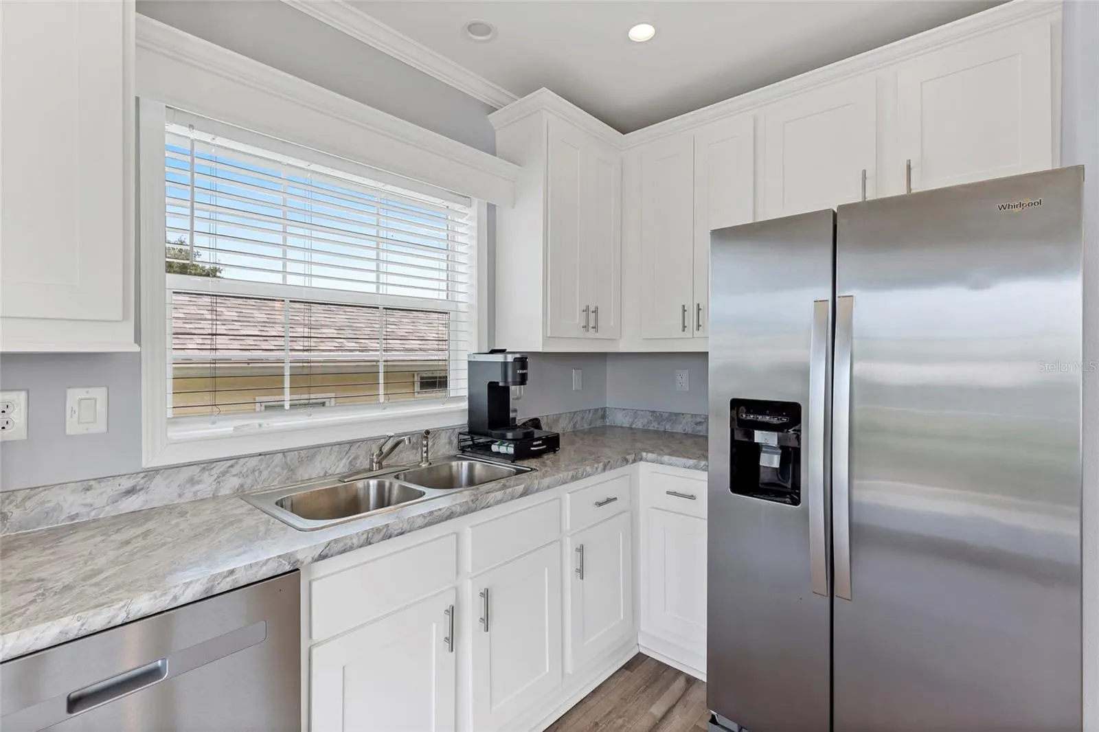 44 CROWN POINT DR
