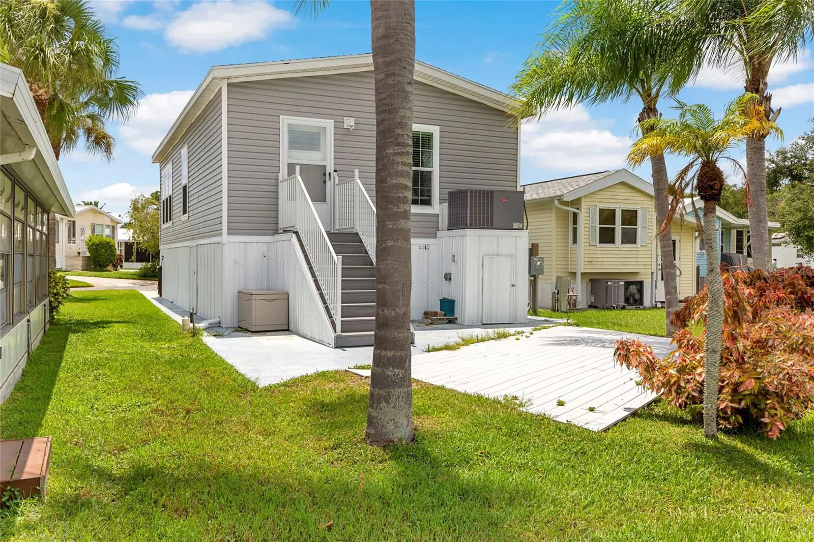 44 CROWN POINT DR