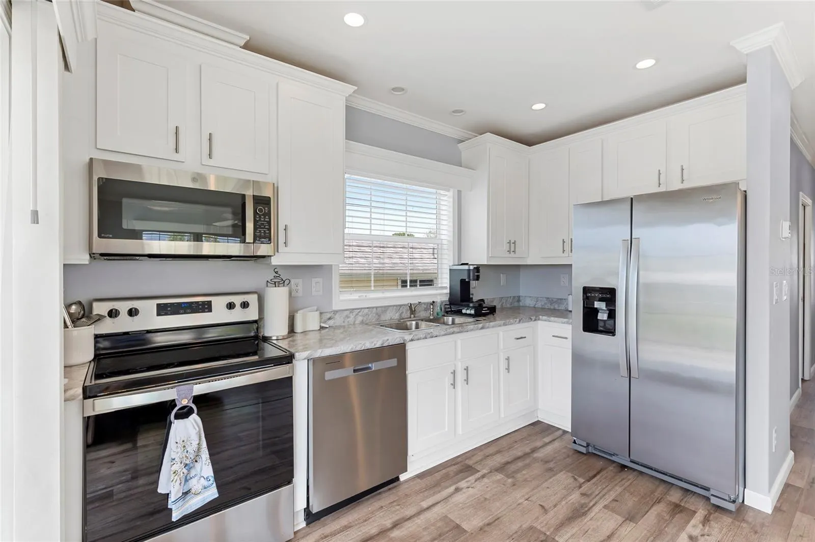44 CROWN POINT DR