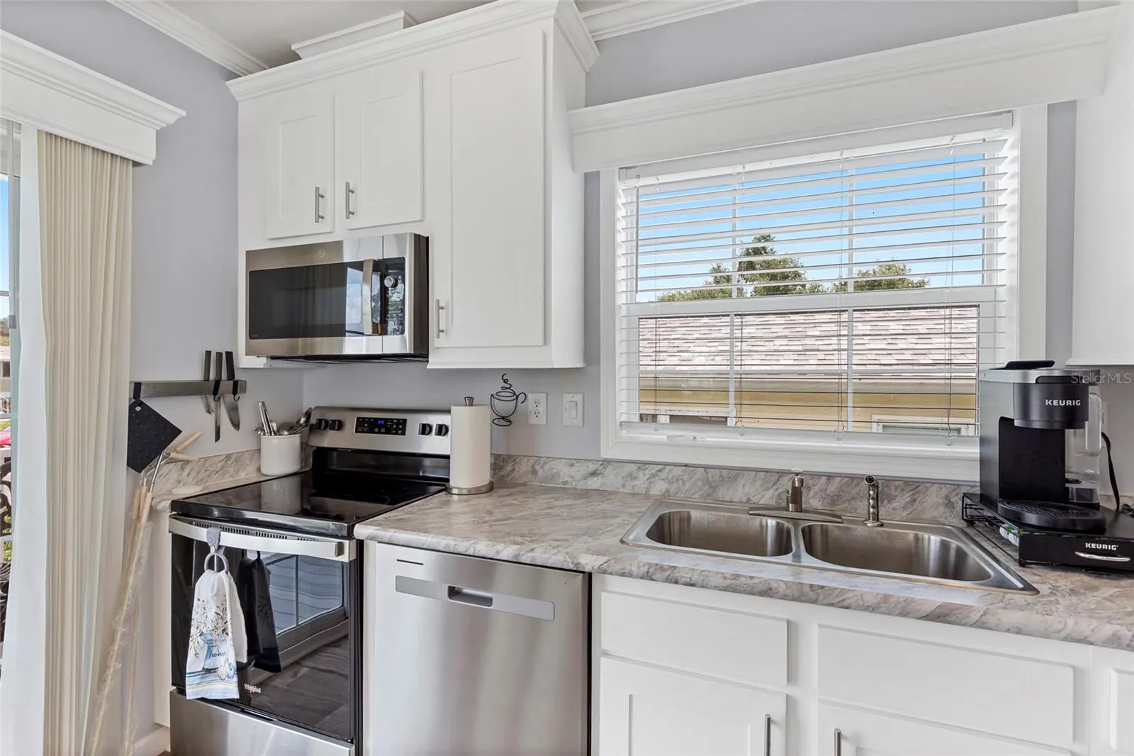 44 CROWN POINT DR