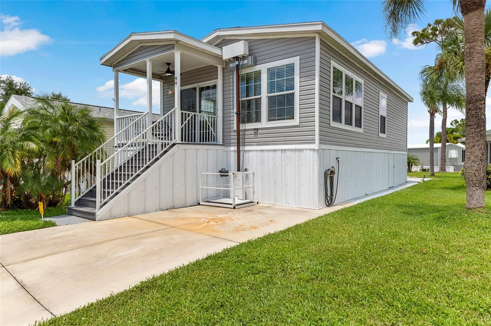 44 CROWN POINT DR