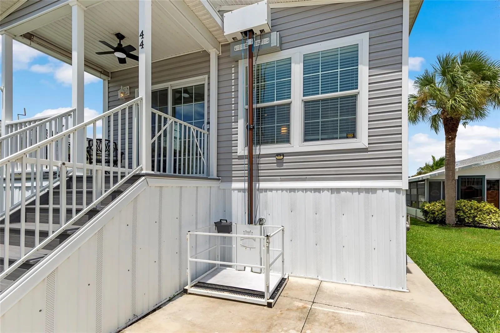 44 CROWN POINT DR