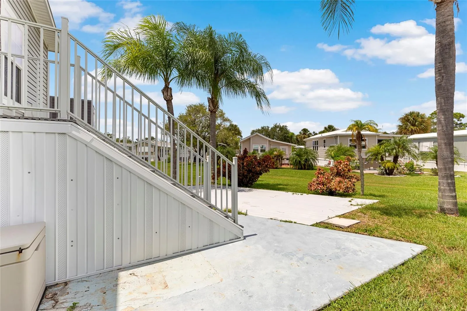 44 CROWN POINT DR