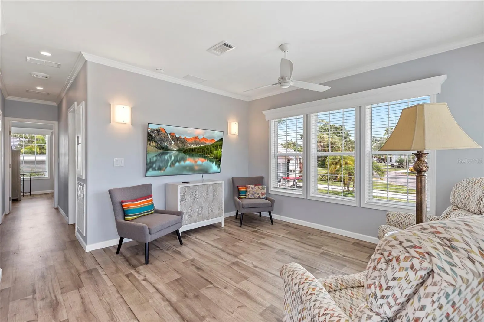 44 CROWN POINT DR