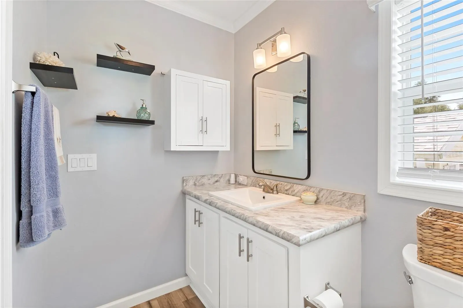44 CROWN POINT DR