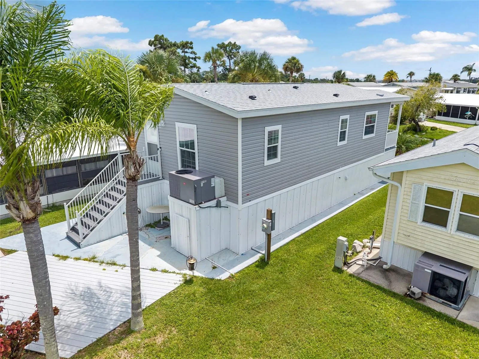 44 CROWN POINT DR