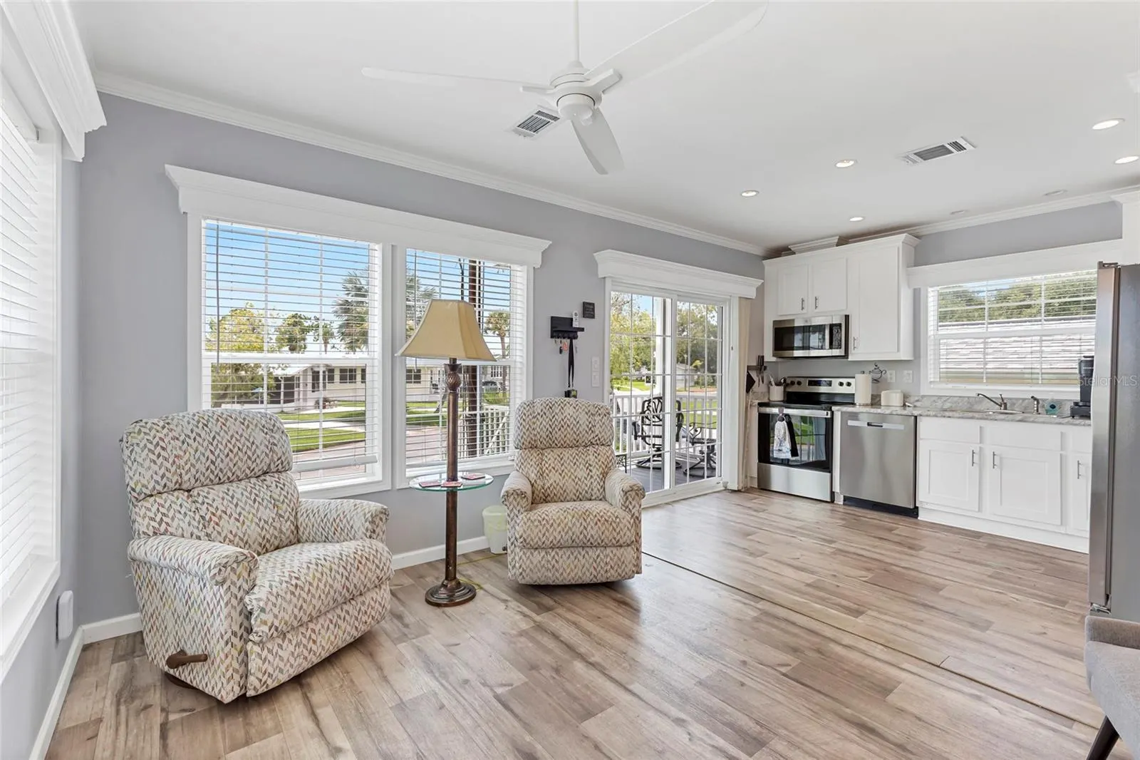 44 CROWN POINT DR