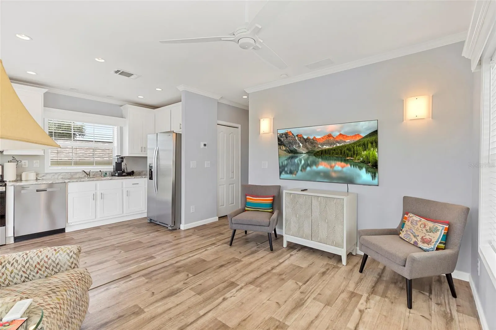 44 CROWN POINT DR