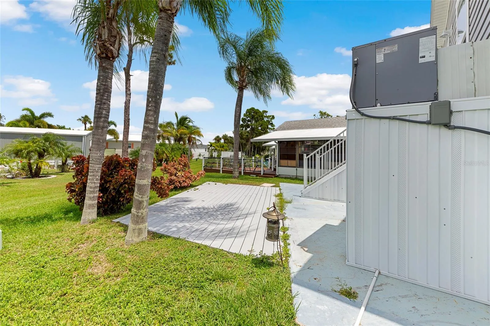44 CROWN POINT DR