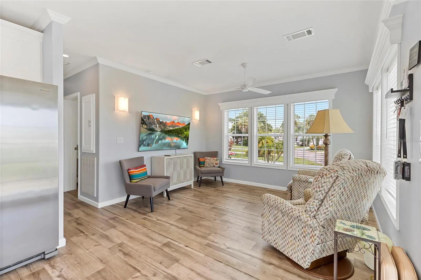 44 CROWN POINT DR