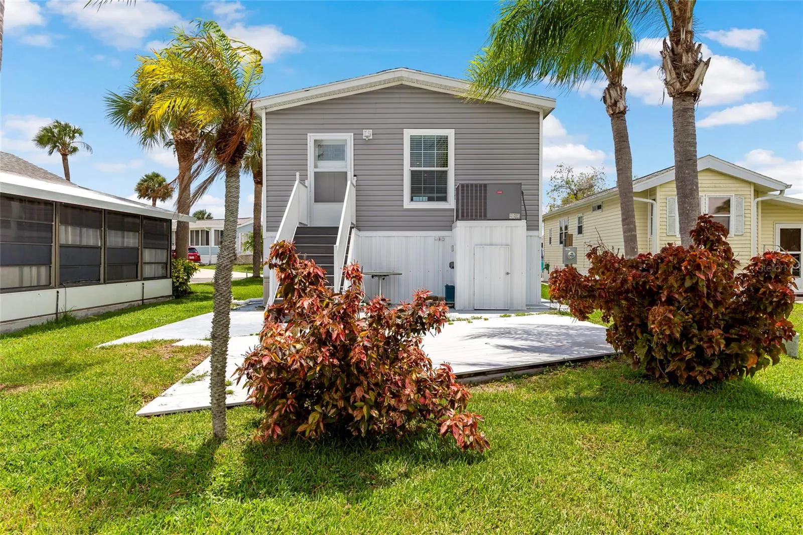 44 CROWN POINT DR