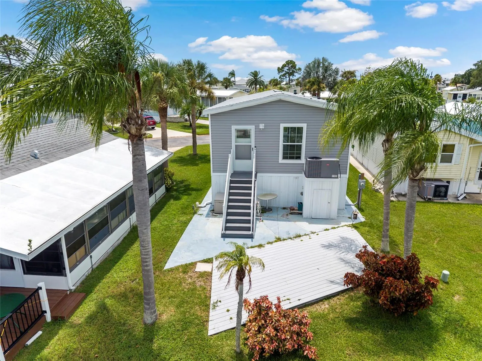 44 CROWN POINT DR