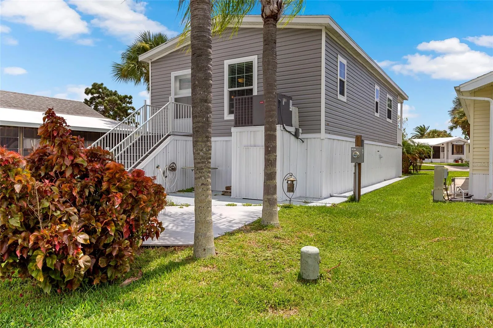 44 CROWN POINT DR