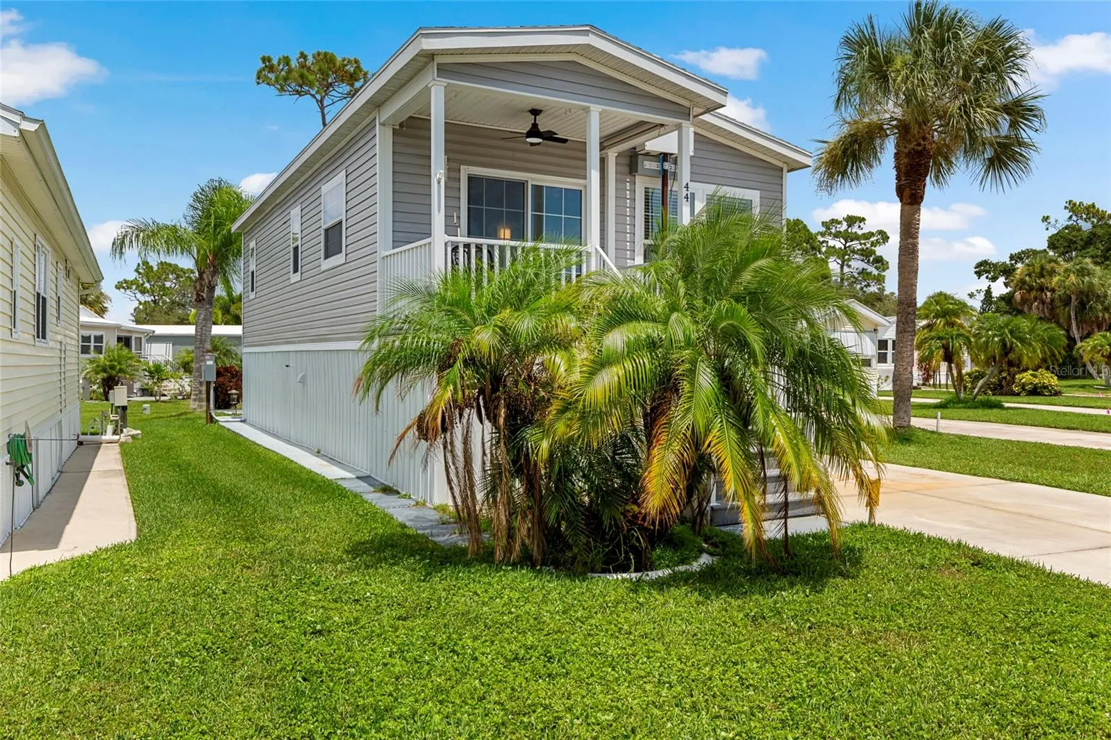 44 CROWN POINT DR