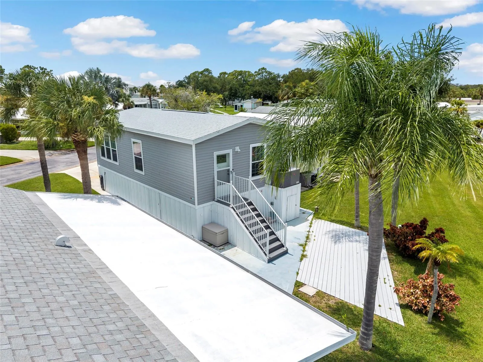 44 CROWN POINT DR